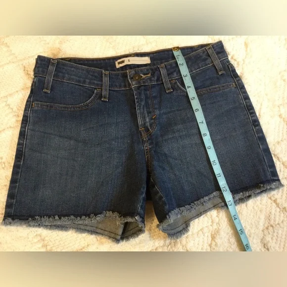 💘5xHP!💘 Levi’s | Cut Off Jean Shorts, Size 6 - Picture 15 of 16